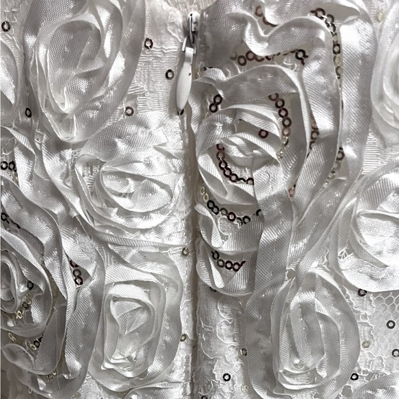 White Formal Blouse with Black Sash, fully lined. - Picture 4 of 6